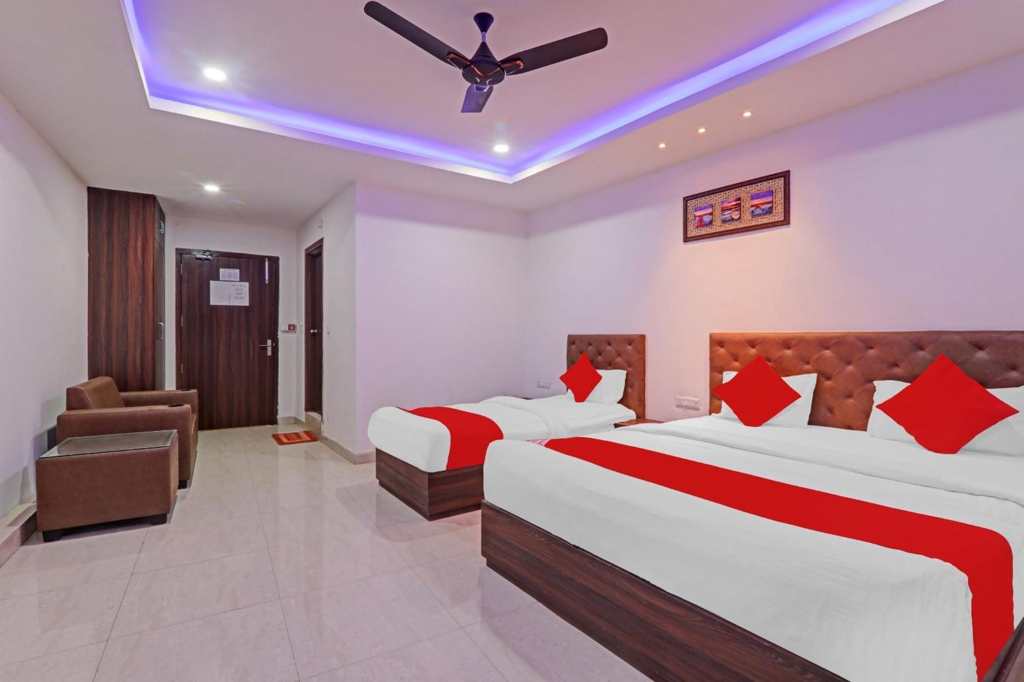 Super Hotel O Satya Shiv Inn Banthra Sikandarpur Exterior foto