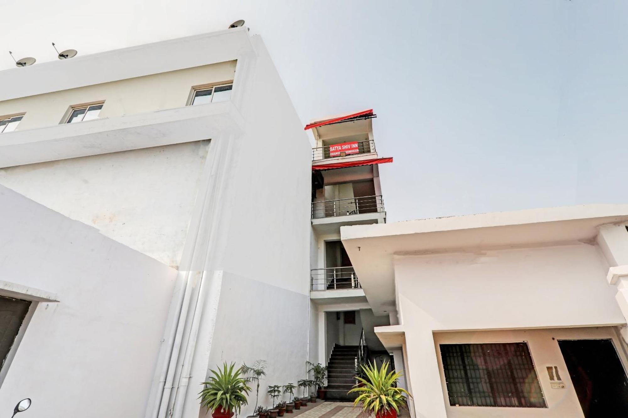 Super Hotel O Satya Shiv Inn Banthra Sikandarpur Exterior foto